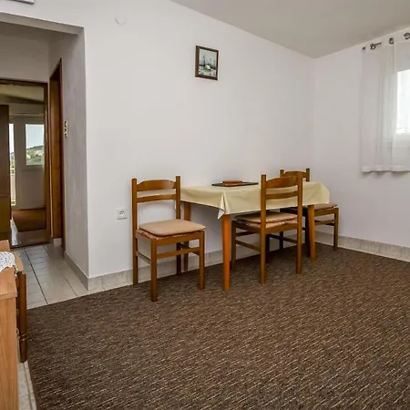 Apartment Kucinic * Rogoznica (Sibenik-Knin)