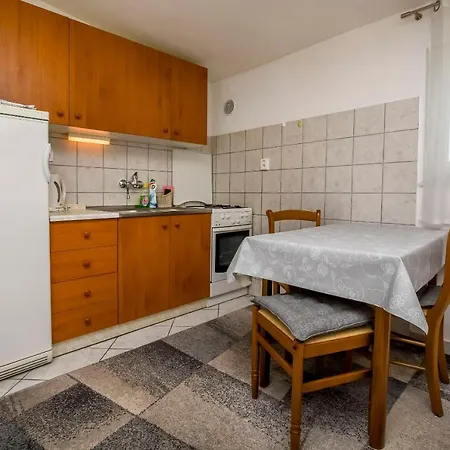 Apartment Kucinic * Rogoznica (Sibenik-Knin)