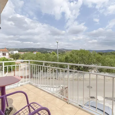 Apartment Kucinic * Rogoznica (Sibenik-Knin)