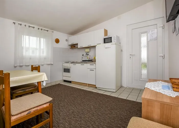 Kucinic * רוגוזניצה